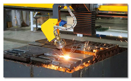 上Ｗ鹆比松褪遣10米超长跨距无限回转数控坡口切割机调试